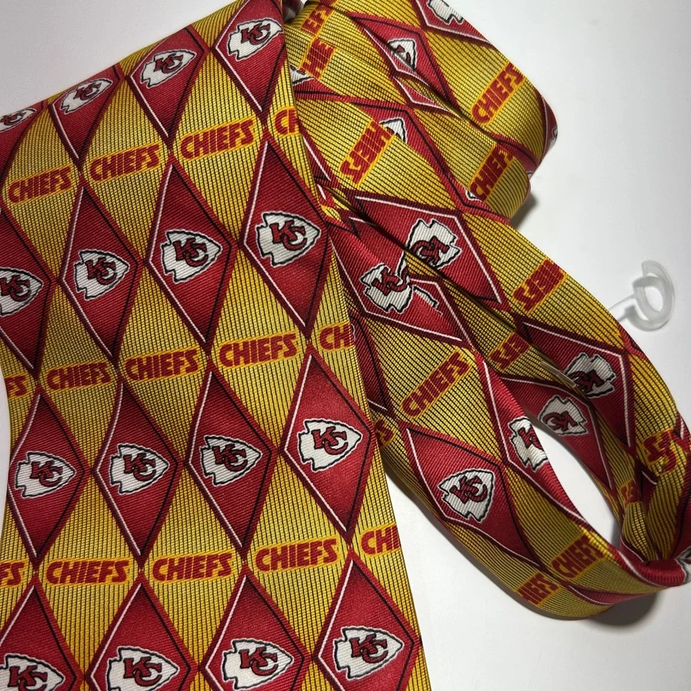 NFL Kansas City Chiefs Mens Necktie Red Gold Diamond Logo Pattern Silk Blend Tie